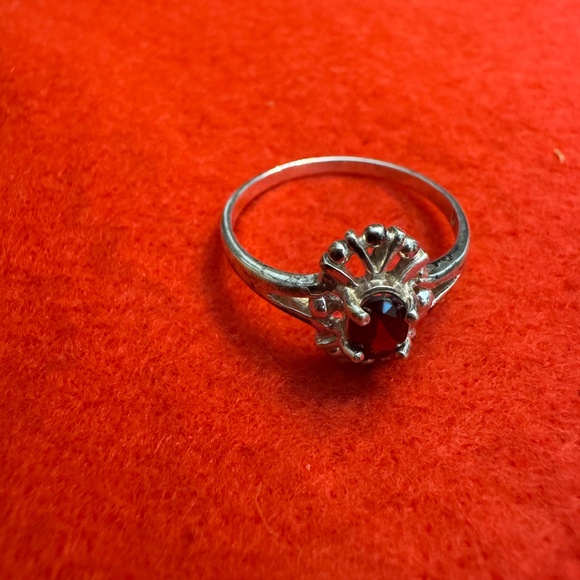 🌹 VINTAGE 925 Sterling Silver Ring Deep Red Garnet Halo Sz 10 - Picture 5 of 7